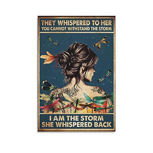 Poster mit Aufschrift "They Whispered to Her You Cannot Withstand The Storm I Am The Storm She Whispered Back", Retro-Mädchen-Kunst, Libellen-Druck, Wandkunst, Dekordruck, Bild, Gemälde, 60 x 90 cm von LAOAYI