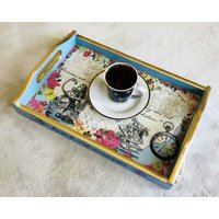 Frühstück Im Bett Tablett Alice Wunderland, Blaues Serviertablett, Benutzerdefinierte Tablett, Trinket Dekoratives Holztablett, Dekor, Straßentablett Frühstück Im Bett Tablett Alice Wunderland, Blaues Serviertablett, Benutzerdefinierte Tablett, Trinket Dekoratives Holztablett, Dekor, Straßentablett von LARAdeco