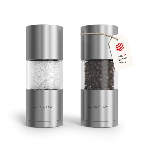 LARS NYSØM Salz und Pfeffermühle Set aus Edelstahl mit einstellbarem Keramikmahlwerk I Pfeffermühle und Salzmühle I Manuelle Gewürzmühlen (2 Stück) (Stainless Steel) von LARS NYSØM