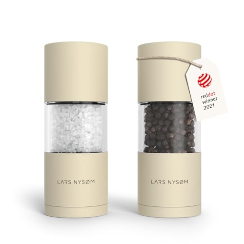 LARS NYSØM Salz und Pfeffer Mühlen Set aus Edelstahl mit einstellbarem Keramik-Mahlwerk 2 Stück I Manuelle Gewürzmühlen mit hochwertigem Design (2 Stk) (Almond Beige) von LARS NYSØM