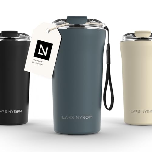 LARS NYSØM Thermo Kaffeebecher to go mit Trageschlaufe & Tritan Deckel | Travel Mug 0,5 Liter mit Isolierung | Auslaufsicherer Edelstahl Thermobecher für Café & Tee (Stone Blue, 500ml) von LARS NYSØM