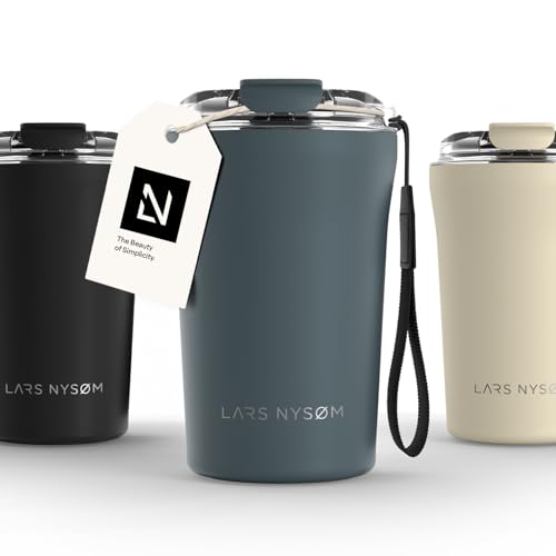 LARS NYSØM Thermo Kaffeebecher to go mit Trageschlaufe & Tritan Deckel | Travel Mug 0,38 Liter mit Isolierung | Auslaufsicherer Edelstahl Thermobecher für Café & Tee (Stone Blue, 380ml) von LARS NYSØM