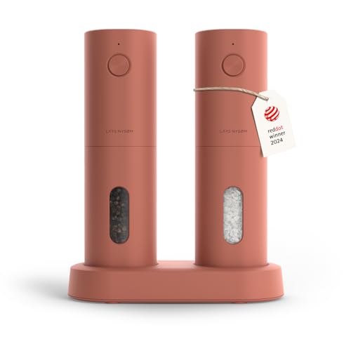 LARS NYSØM Salz und Pfeffer Mühle Elektrisch 2er Set mit einstellbarem Keramik-Mahlwerk von grob bis fein I Design Gewürzmühlenset Automatisch (2 Stück) (Brick Red) von LARS NYSØM