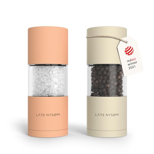 LARS NYSØM Salz und Pfeffer Mühlen Set aus Edelstahl mit einstellbarem Keramik-Mahlwerk 2 Stück I Manuelle Gewürzmühlen mit hochwertigem Design (2 Stk) (Peach/Beige) von LARS NYSØM
