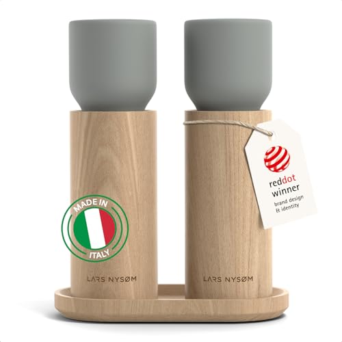 LARS NYSØM Salz und Pfeffermühle Holz Set - Manuelle Holzmühlen mit Keramikmahlwerk und Untersetzer - Große Pfeffermühle & Salzmühle für Grobes Salz - Gewürzmühle für Küche oder Tisch (Ash Gray) LARS NYSØM Salz und Pfeffermühle Holz Set - Manuelle Holzmühlen mit Keramikmahlwerk und Untersetzer - Große Pfeffermühle & Salzmühle für Grobes Salz - Gewürzmühle für Küche oder Tisch (Ash Gray) von LARS NYSØM