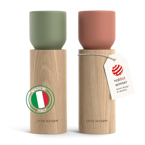 LARS NYSØM Salz und Pfeffermühle Holz Set - Manuelle Salz- und Pfeffermühle mit Keramikmahlwerk - Große Pfeffermühle & Salzmühle für Grobes Salz - Gewürzmühle für Küche oder Tisch (Red/Green) von LARS NYSØM