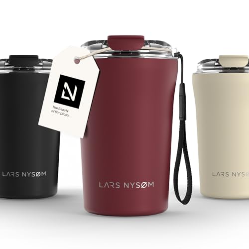 LARS NYSØM Thermo Kaffeebecher to go mit Trageschlaufe & Tritan Deckel | Travel Mug 0,38 Liter mit Isolierung | Auslaufsicherer Edelstahl Thermobecher für Café & Tee (Berry Red, 380ml) von LARS NYSØM