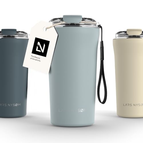 LARS NYSØM Thermo Kaffeebecher to go mit Trageschlaufe & Tritan Deckel | Travel Mug 0,5 Liter mit Isolierung | Auslaufsicherer Edelstahl Thermobecher für Café & Tee (Sky Blue, 500ml) von LARS NYSØM