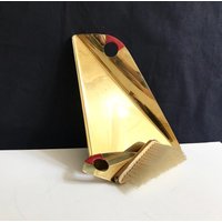 Mid Century Vintage Messing Kehrschaufel Und Besen/Tisch Kehrbesen Gold Holz von LASTWALLFLOWER