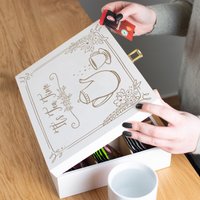 Laublust Weiße Teebox Mit Gravur - Tea Time Ca. 29 X 22 8 cm, 12 Fächer, Holz Natur Geschenk Für Teeliebhaber | Teekiste Groß von LAUBLUST