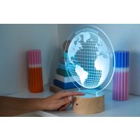 Personalisiertes Schlummerlicht Mit Namen | Nachtlicht Weltkugel Lampe Fürs Kinderzimmer Farbwechsel & 3D-Effekt von LAUBLUST