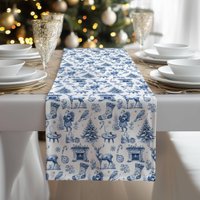 Blauer Traditioneller Weihnachtstischläufer Benutzerdefinierte Feiertagstischdecke Rustikale Bauernhausleinentischläufer Saisonale Blauer Traditioneller Weihnachtstischläufer Benutzerdefinierte Feiertagstischdecke Rustikale Bauernhausleinentischläufer Saisonale von LAUMIANstudio