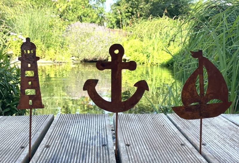 LB H&F Lilienburg Teichfigur 3er SET Maritime Deko maritim Dekoration Stecker Rost Leuchtturm, (Gartenteich wetterfest Roststecker Figur Metallstecker Geschenk Gartenliebhaber Gartenstecker Beetstecker Miniteich, rostig rostige Gartendeko Edelrost Dekofigur Gartenfigur Teichdeko), Anker Schiff Boot Segelboot Metalldeko Teichfigur Teichstecker von LB H&F Lilienburg