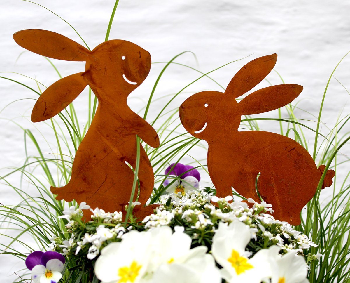 LB H&F Lilienburg Gartenfigur 2 Stück Gartendeko Gartendekoration Gartenfigur Dekofigur Osterhase Hase Edelrost Geschenk Stecker Rost Roststecker Gartenstecker Beetstecker Rostdeko Garten Tierfigur Ostern Frühling Deko Metall Metallstecker Osterdeko Osterdekoraton aussen Frühlingsdeko Frühlingsdekoration Dekostecker Dekofigur HASENPAAR von LB H&F Lilienburg