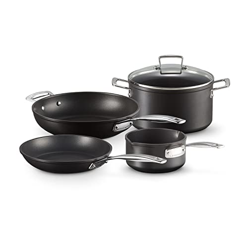 LE CREUSET Aluminium-Antihaft Pfanne, Für alle Herdarten inkl. Induktion geeignet + Pfanne mit Gegengriff, hoch + Milchtopf, Für alle Herdarten inkl. Induktion geeignet + Fleischtopf mit Glasdeckel von LE CREUSET