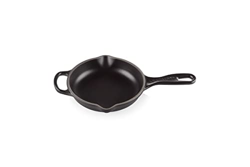 Le Creuset Signature Gusseisen Brat- und Servierpfanne, Rund, Ø 16 cm, Für alle Herdarten inkl. Induktion geeignet, 1,15 kg, Schwarz matt, 20182160000422 von LE CREUSET