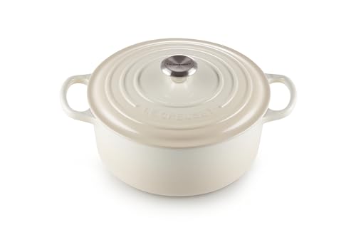 Le Creuset Signature Gusseisen-Bräter mit Deckel, Ø 26 cm, Rund, Für alle Herdarten und Induktion geeignet, Volumen: 5,3 l, 5,135 kg, Meringue, 21177267164430 von LE CREUSET