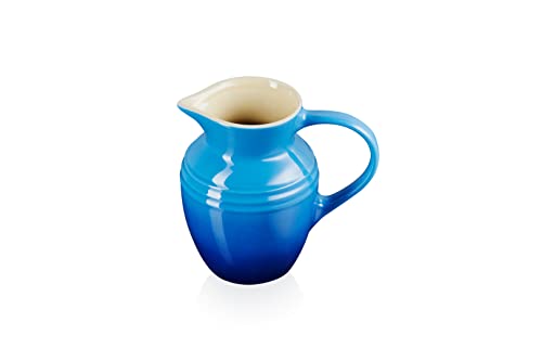 Le Creuset Kleiner Saftkrug Klassik aus Steinzeug, 0,6 L, Azure, 80903062200005 von LE CREUSET