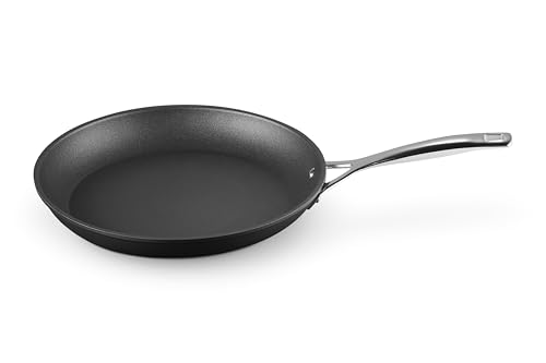 Le Creuset Aluminium-Antihaft flache Pfanne, Ø 30 cm, Für alle Herdarten inkl. Induktion geeignet, Anthrazit/Silber, 51112300010002 von LE CREUSET