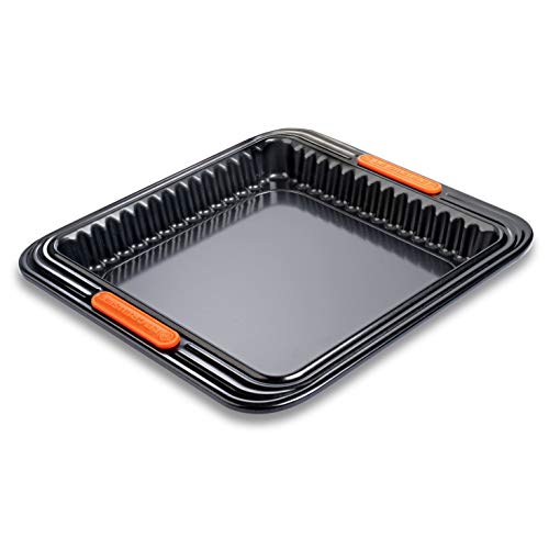 Le Creuset Antihaft Tarteform, Quadratisch, 23 x 23 x 3 cm, Hebeboden, Sauerteigbeständig, Aus Karbonstahl gefertigt, Anthrazit/Orange, 94103139001100 von LE CREUSET