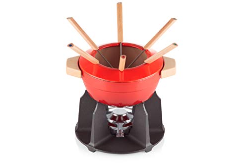 Le Creuset Gusseisen Fondue-Set, Inkl. 2 Holzgriffen, Spritzschutz, Rechaud und 6 Fonduegabeln, 2,0 L Volumen, Kirschrot, 60612000602460 von LE CREUSET