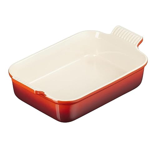 Le Creuset Rechteckige Auflaufform Tradition aus Steinzeug, 26 cm, 2.4 Liter, Kirschrot, 71102260600001 von LE CREUSET