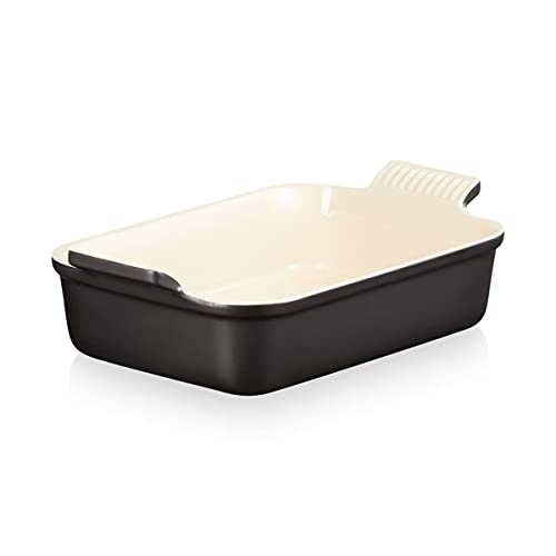 Le Creuset Rechteckige Auflaufform Tradition aus Steinzeug, 26 cm, 2.4 Liter, Schwarz matt, 71102260000001 von LE CREUSET