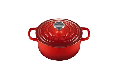 Le Creuset Signature Gusseisen-Bräter mit Deckel, Ø 18 cm, Rund, Für alle Herdarten und Induktion geeignet, Volumen: 1,8 l, 2,572 kg, Kirschrot, 21177180602430 von LE CREUSET