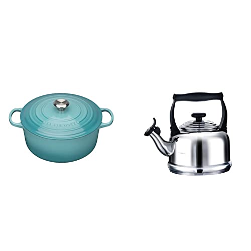 Le Creuset Signature Gusseisen-Bräter mit Deckel, Ø 24 cm, Rund, Für alle Herdarten und Induktion geeignet + Le Creuset Wasserkessel, Füllmenge: 2,1 l, Stahl/Phenolgriffe von LE CREUSET