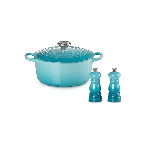 Le Creuset Signature Gusseisen-Bräter mit Deckel, Ø 24 cm, Rund, Für alle Herdarten und Induktion geeignet + Le Creuset Kleines Mühlenset, Salz- und Pfeffermühle, ABS-Kunststoff von LE CREUSET