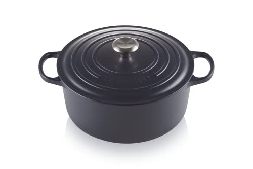 Le Creuset Signature Gusseisen-Bräter mit Deckel, Ø 28 cm, Rund, Für alle Herdarten und Induktion geeignet, Volumen: 6,7 l, 6,125 kg, Navy, 21177285214430 von LE CREUSET