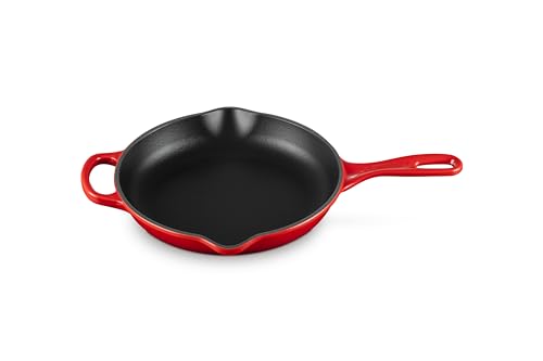 Le Creuset Signature Gusseisen Brat- und Servierpfanne, Rund, Ø 23 cm, Für alle Herdarten inkl. Induktion geeignet, 1,93 kg, Kirschrot, 20182230600422 von LE CREUSET