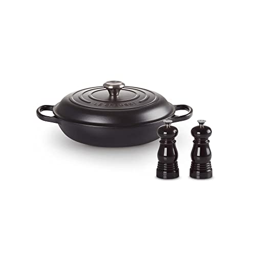 Le Creuset Signature Gusseisen Gourmet-Profitopf, Rund, Ø 30 cm, 3,5 l, Für alle Herdarten inkl. Induktion geeignet + Le Creuset Kleines Mühlenset, Salz- und Pfeffermühle, ABS-Kunststoff von LE CREUSET