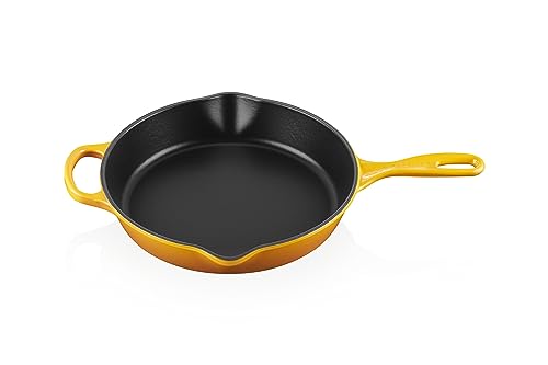 Le Creuset Signature Hohe Brat- und Servierpfanne aus Gusseisen, für alle Herdarten und Backöfen, 26 cm, 2 Liter, Nectar, 20187266720422 von LE CREUSET