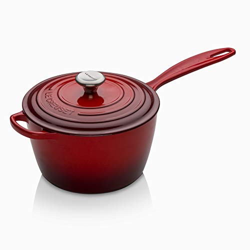 Le Creuset Signature Stielkasserolle aus Gusseisen, Rund, Ø 20 cm, 2,5 l, Für alle Herdarten inkl. Induktion geeignet, 3,612 kg, Kirschrot, 21181200602430 von LE CREUSET