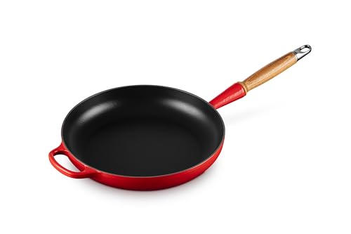 Le Creuset Signature gusseiserne Bratpfanne mit Holzgriff 26 cm Kirschrot, 20258260600422 von LE CREUSET