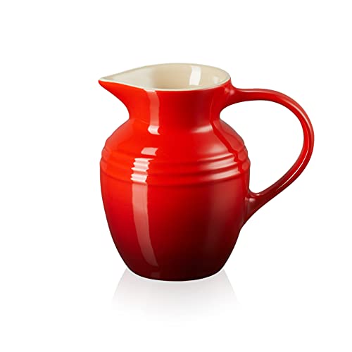 Le Creuset Kleiner Saftkrug Klassik aus Steinzeug, 0,6 L, Kirschrot, 80903060600005 von LE CREUSET