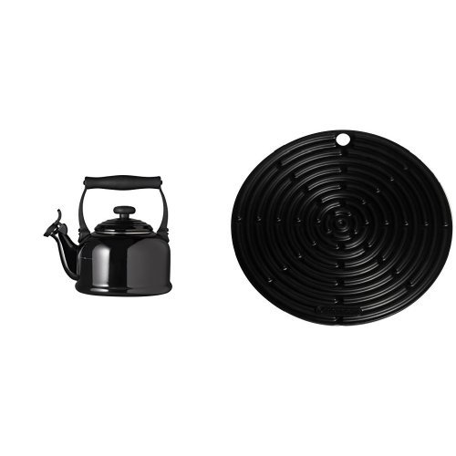 Le Creuset Wasserkessel Tradition schwarz & Le Creuset Silikon-Accessoires Topflappen rund schwarz von LE CREUSET