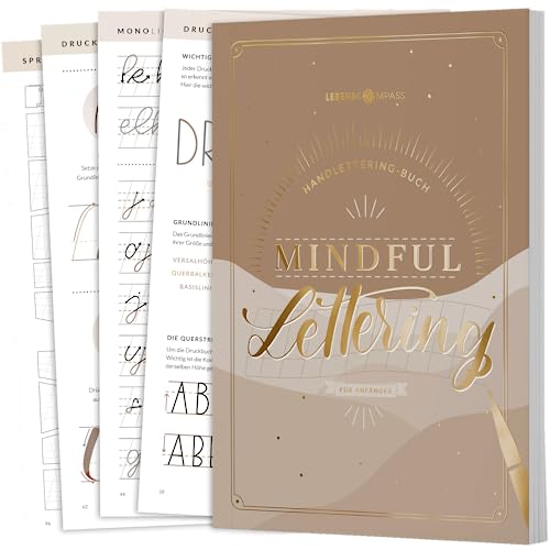 LEBENSKOMPASS® Handlettering Buch für Anfänger ”Mindful Lettering” - Achtsam Kalligraphie und Hand Lettering lernen mit dem Vorlagenbuch & Übungsheft LEBENSKOMPASS® Handlettering Buch für Anfänger ”Mindful Lettering” - Achtsam Kalligraphie und Hand Lettering lernen mit dem Vorlagenbuch & Übungsheft von LEBENSKOMPASS