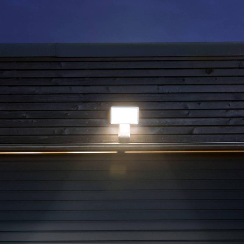LEDVANCE Endura Pro Flood Sensor LED-Spot 15W weiß von LEDVANCE