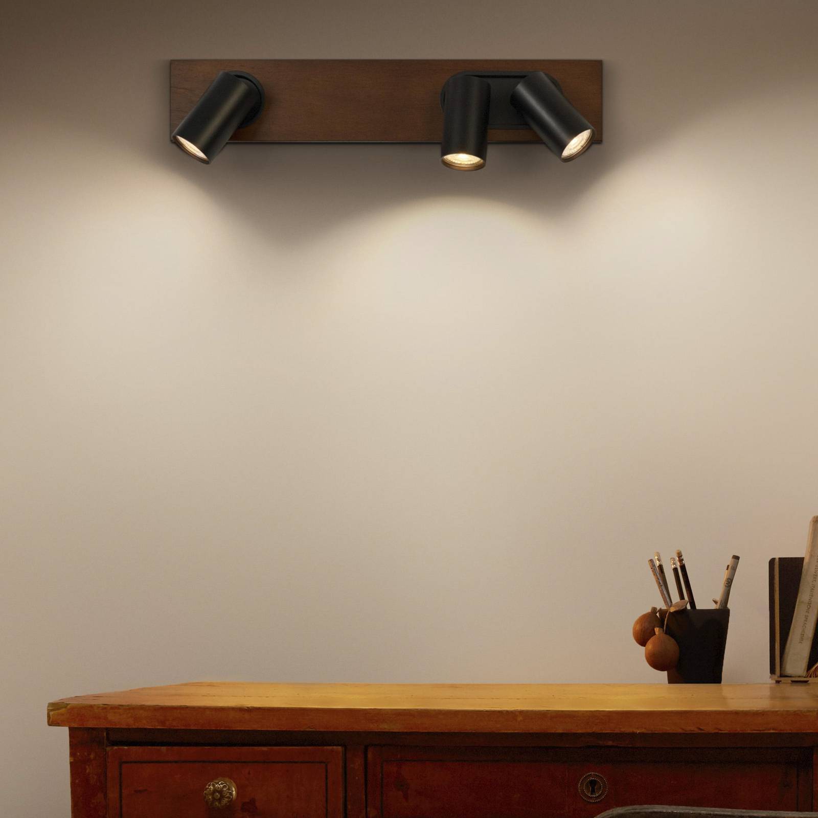LEDVANCE LED-Deckenspot Mercury GU10, 3-fl., Holz/schwarz LEDVANCE LED-Deckenspot Mercury GU10, 3-fl., Holz/schwarz von LEDVANCE