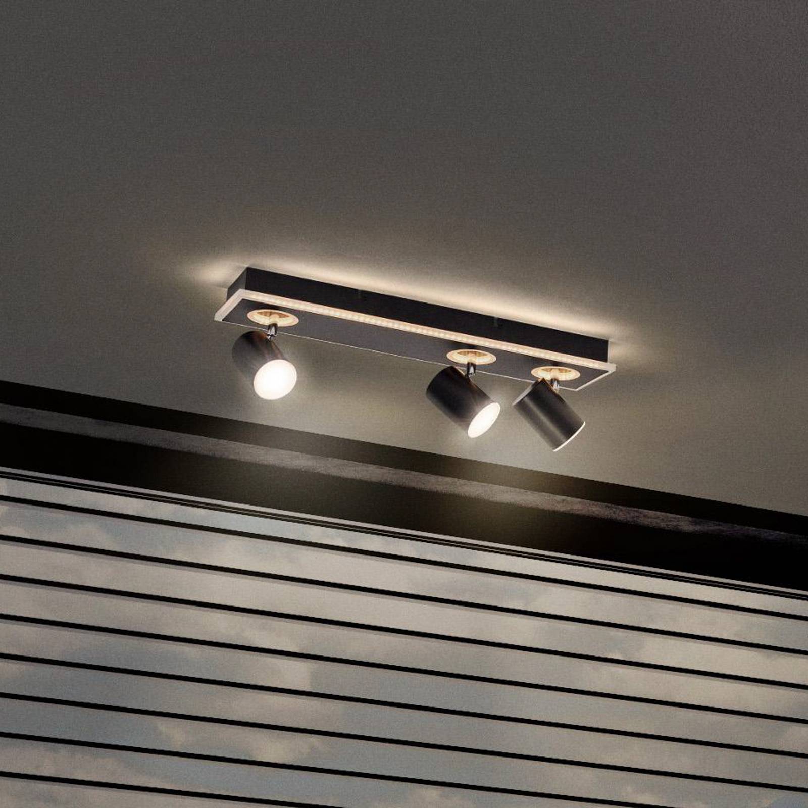LEDVANCE LED-Deckenstrahler Mars, 4-fl., 3 Spots, schwarz LEDVANCE LED-Deckenstrahler Mars, 4-fl., 3 Spots, schwarz von LEDVANCE