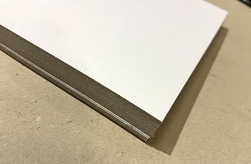 25 Blatt Weißpappe A2/A3/A4 Recyclingkraftkarton WEISS Buchbinderpappe 400 g/m² für Bastelarbeiten Pappe Finnpappe Kalendergestaltung Bastelkartons Recycelte Weißpappe (graue Rückseite) (A3) von LEIPA passion progress technology