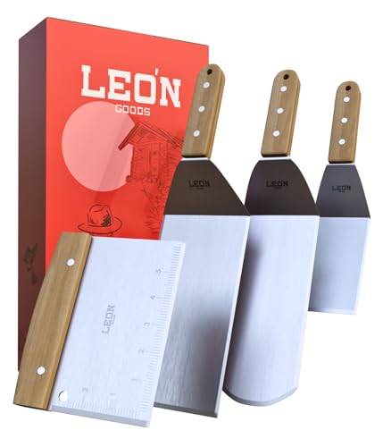 LEÓN Goods © - NEU: Teppanyaki Grillzubehör aus Edelstahl für Plancha, Grills und Grillplatten. Lange Grillspachteln für Deine Grillplatte. Spachtel, Grillwender für BBQ. von LEÓN Goods