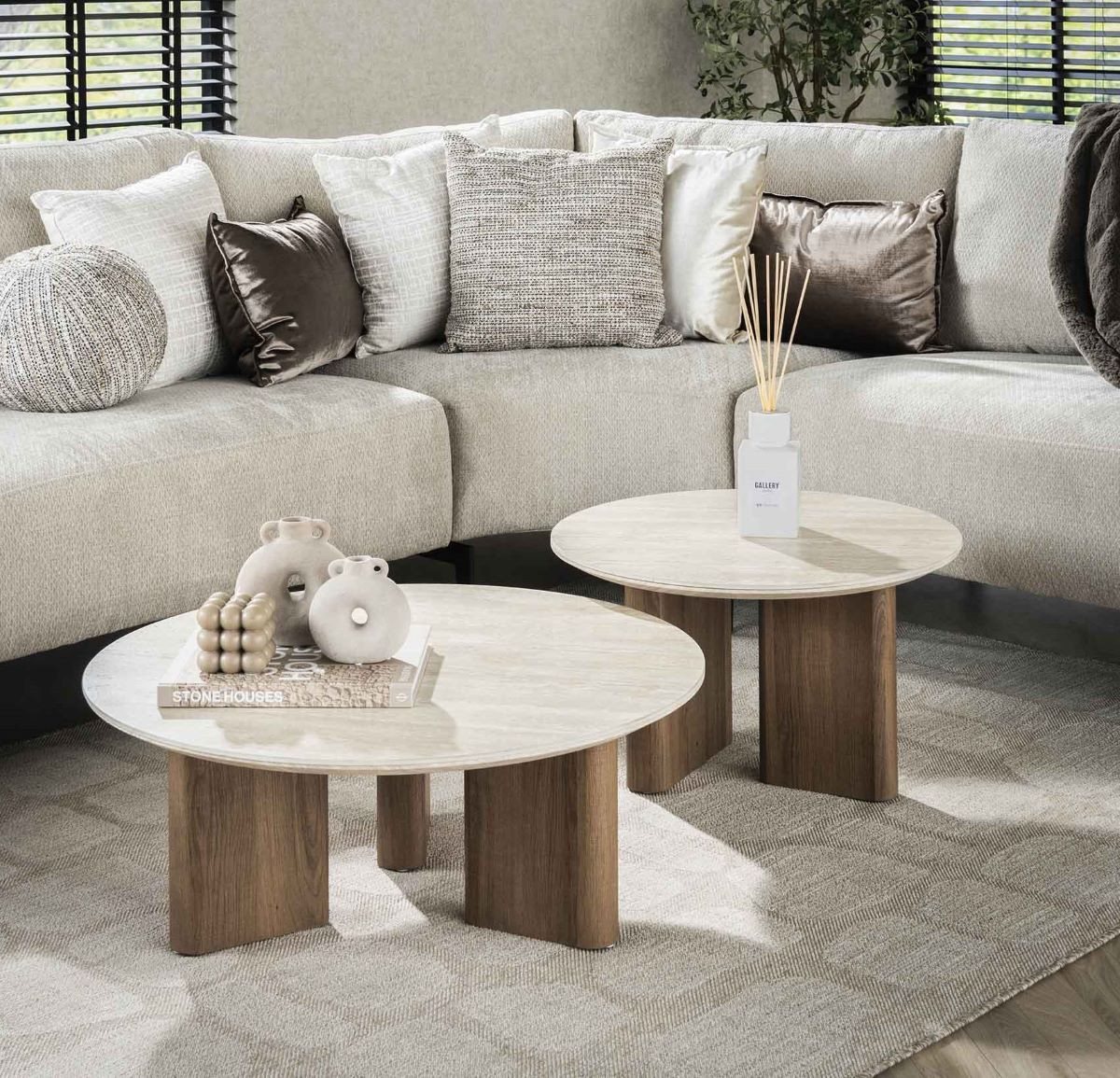 LEVEN Lifestyle Couchtisch VENEZIANA 2´er Set rund Tischplatte in Travertin Optik (2´er Set), Tischplatte aus hochwertiger Keramik von LEVEN Lifestyle