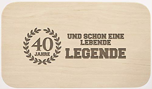 Frühstücksbrett mit Gravur - ''40 Jahre und schon eine lebende Legende'' - Holz - hochwertige Qualität - Geschenk - Schneidebrett - Küchenbrett - Frühstücksbrettchen - Brotzeitbrett (40 Jahre) von LIEBTASTISCH