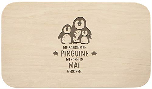 Frühstücksbrett mit Gravur - ''Die schönsten Pinguine werden im Mai geboren'' - Holz - hochwertige Qualität - Geschenk - Schneidebrett - Küchenbrett - Frühstücksbrettchen - Brotzeitbrett (Mai) von LIEBTASTISCH