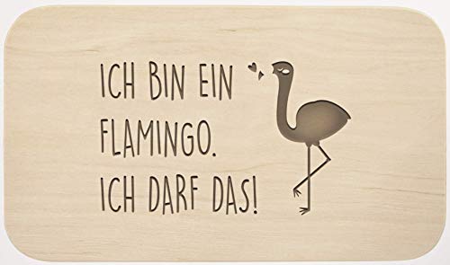 Frühstücksbrett mit Gravur - ''Ich bin ein Flamingo. ich darf das!'' - Holz - hochwertige Qualität - Geschenk - Schneidebrett - Küchenbrett - Frühstücksbrettchen - Brotzeitbrett (24cm x 15cm x 1cm) von LIEBTASTISCH