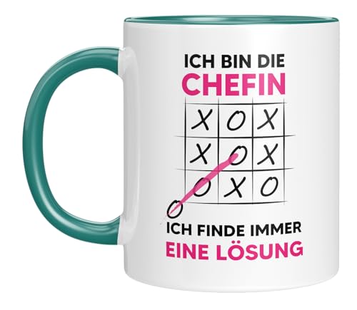 Lustige Tasse mit Spruch | Ich bin die Chefin, ich finde immer eine Lösung | Mit Tic Tac Toe-Motiv | Geschenkidee für den Bossin | Kaffeebecher 330 ml - Geschenk von LIEBTASTISCH