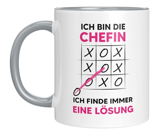 Lustige Tasse mit Spruch | Ich bin die Chefin, ich finde immer eine Lösung | Mit Tic Tac Toe-Motiv | Geschenkidee für den Bossin | Kaffeebecher 330 ml - Geschenk Lustige Tasse mit Spruch | Ich bin die Chefin, ich finde immer eine Lösung | Mit Tic Tac Toe-Motiv | Geschenkidee für den Bossin | Kaffeebecher 330 ml - Geschenk von LIEBTASTISCH
